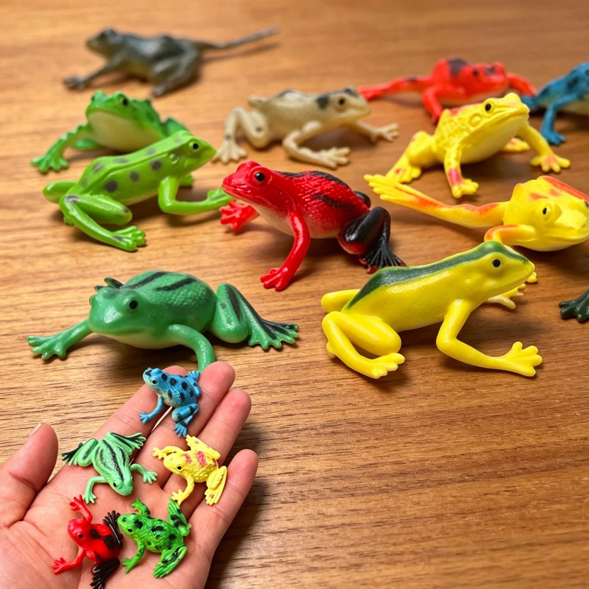 12Pcs Realistic Frogs Statue K - Science And Hobby recension och pris